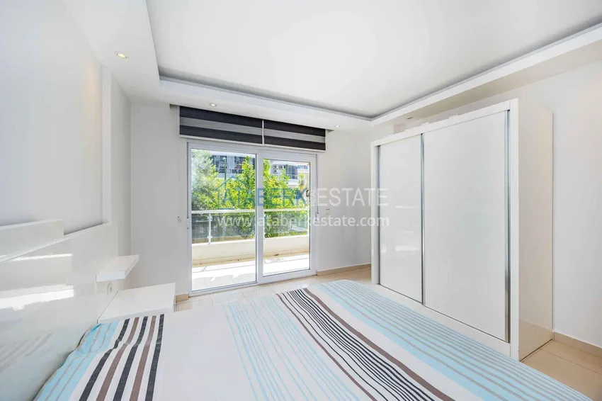 Kupuj  Apartament 2+1 na zezwolenie na pobyt w centrum Alanyi - 600 metrów od plaży Kleopatra 10 