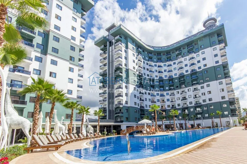 Apartament 1+1 w Alanya, dzielnica Mahmutlar — meble, widok na góry 1 