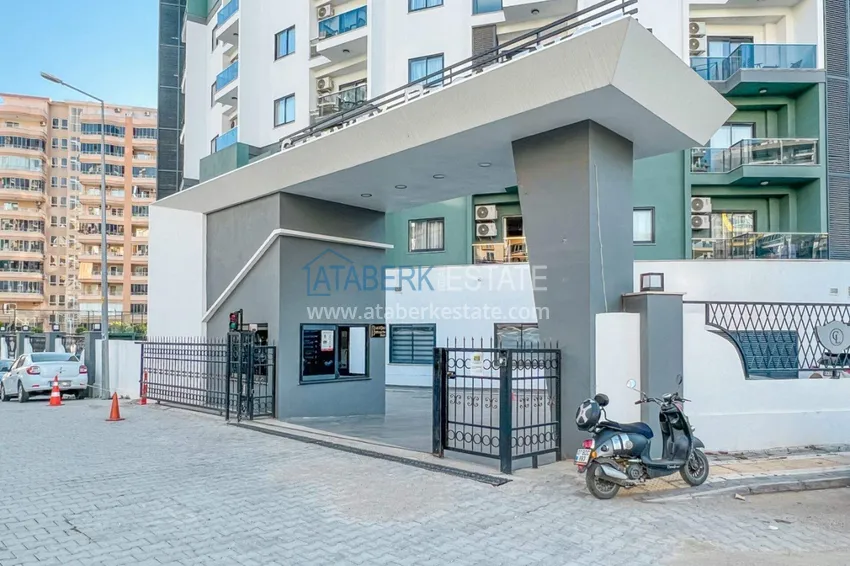 Apartament 1+1 w Alanya, dzielnica Mahmutlar — meble, widok na góry 10 