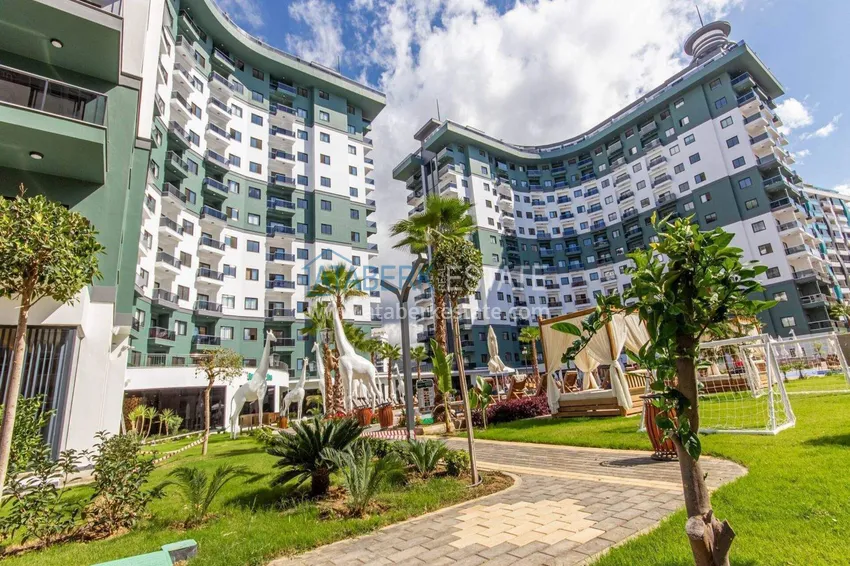 Apartament 1+1 w Alanya, dzielnica Mahmutlar — meble, widok na góry 11 