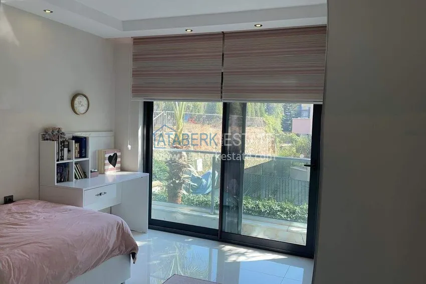 Kupuj  Apartament 2+1 na pierwszej linii w Alanyi, dzielnica Kargicak — meble, boczny widok na morze 14 