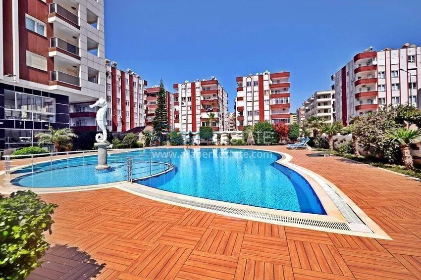 Apartament 1+1 w centrum Mahmutlar — meble, przeszklony balkon, 200 metrów od morza  11 