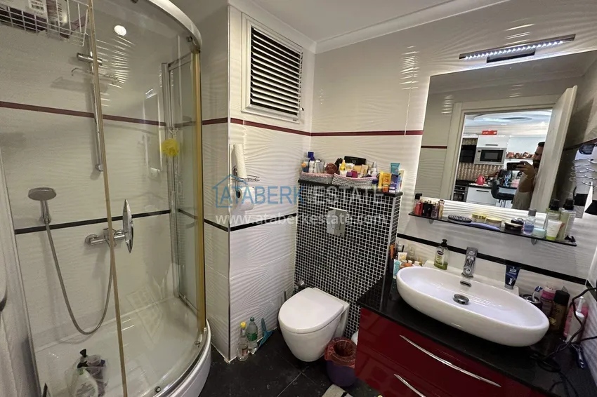 Kupuj  Apartament 1+1 w centrum Mahmutlar — meble, przeszklony balkon, 200 metrów od morza  17 