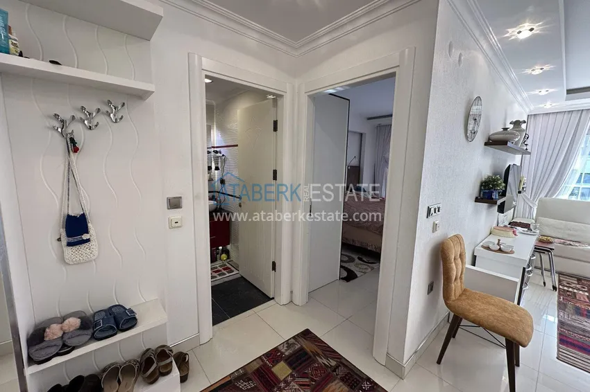 Kupuj  Apartament 1+1 w centrum Mahmutlar — meble, przeszklony balkon, 200 metrów od morza  1 