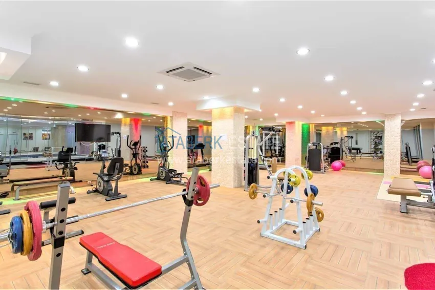 Apartament 1+1 w centrum Mahmutlar — meble, przeszklony balkon, 200 metrów od morza  25 