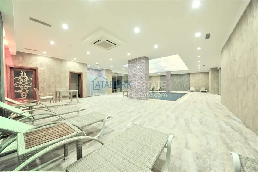 Apartament 1+1 w centrum Mahmutlar — meble, przeszklony balkon, 200 metrów od morza  28 