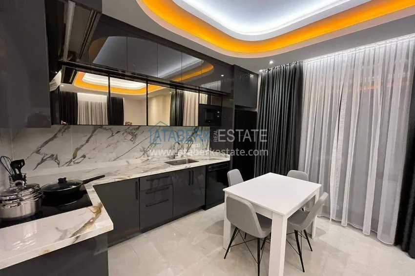 Kupuj  Apartament 2+1 w centrum Alanyi, umeblowany w luksusowym kompleksie, plaża Kleopatra  4 