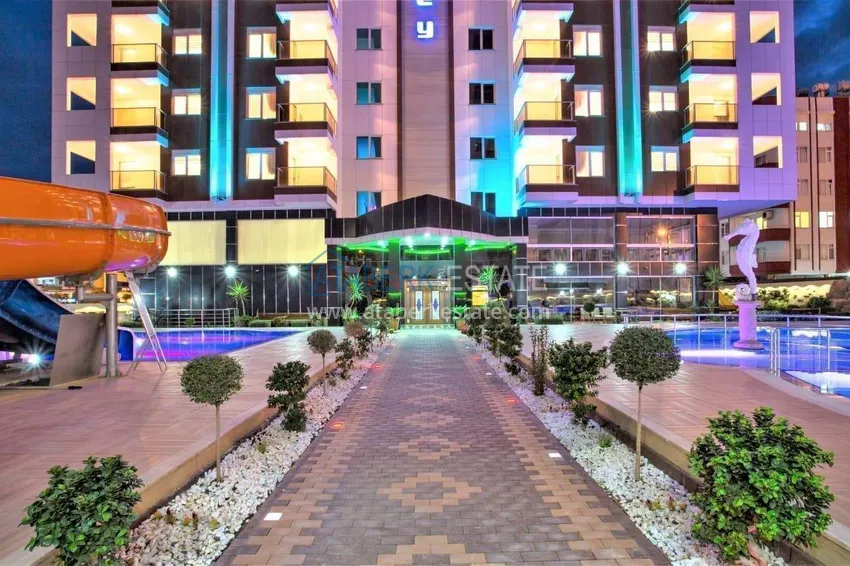 Apartament 1+1 w centrum Mahmutlar — meble, przeszklony balkon, 200 metrów od morza  5 
