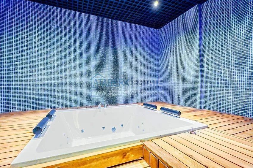 Apartament na pobyt w centrum Alanyi - dwupoziomowy taras 2+1 w kompleksie klasy komfortowej 16 