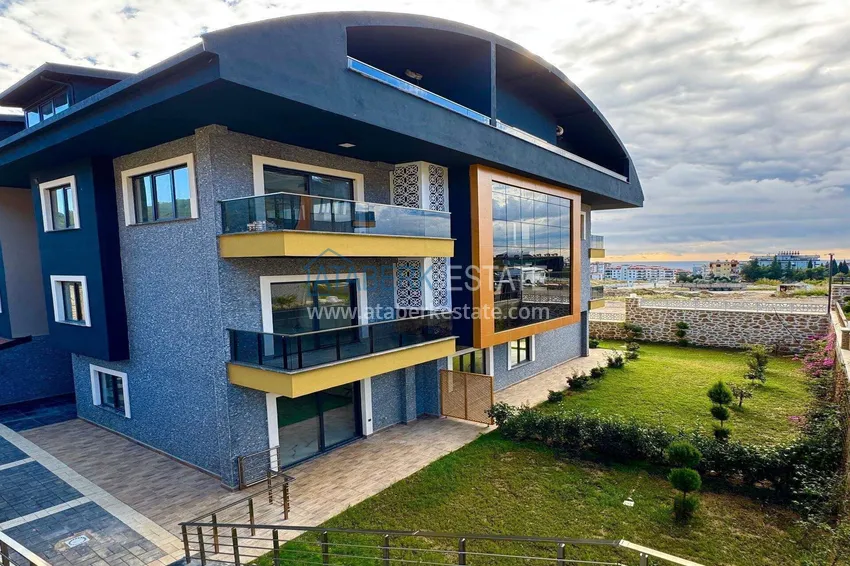 Apartament na pobyt w centrum Alanyi - dwupoziomowy taras 2+1 w kompleksie klasy komfortowej 8 