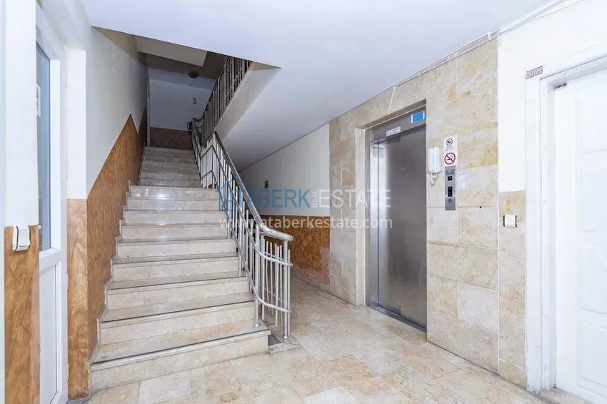 Apartament 2+1 w centrum Alanyi — meble, widok na góry, przeszklony balkon, plaża Kleopatra  13 