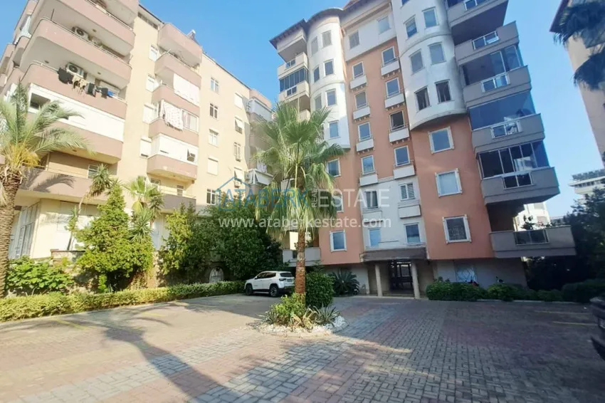 Apartament 2+1 w centrum Alanyi — meble, widok na góry, przeszklony balkon, plaża Kleopatra  9 