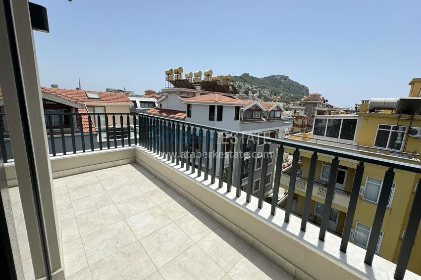 Kupuj  Penthouse w centrum Alanyi - 2+1 umeblowane, plaża Kleopatra 14 