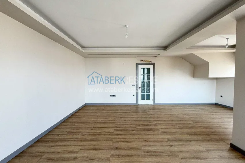 Kupuj Panoramiczny dwupoziomowy penthouse 4+1 w centrum Alanyi — pierwszy nadbrzeżny, odpowiedni dla obywatelstwa 11 