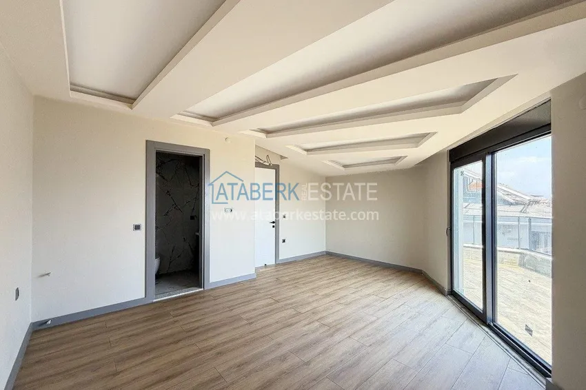 Kupuj Panoramiczny dwupoziomowy penthouse 4+1 w centrum Alanyi — pierwszy nadbrzeżny, odpowiedni dla obywatelstwa 12 