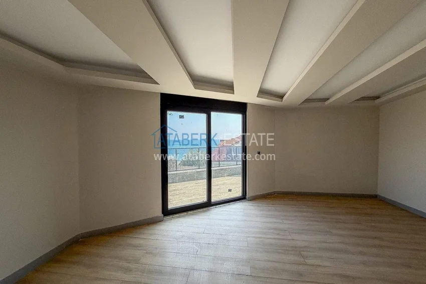 Kupuj Panoramiczny dwupoziomowy penthouse 4+1 w centrum Alanyi — pierwszy nadbrzeżny, odpowiedni dla obywatelstwa 13 