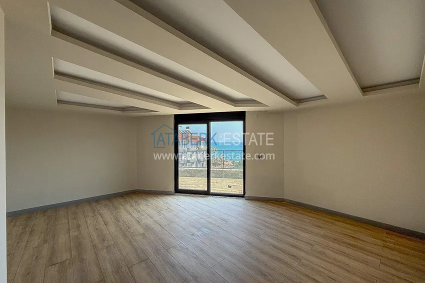 Kupuj Panoramiczny dwupoziomowy penthouse 4+1 w centrum Alanyi — pierwszy nadbrzeżny, odpowiedni dla obywatelstwa 14 