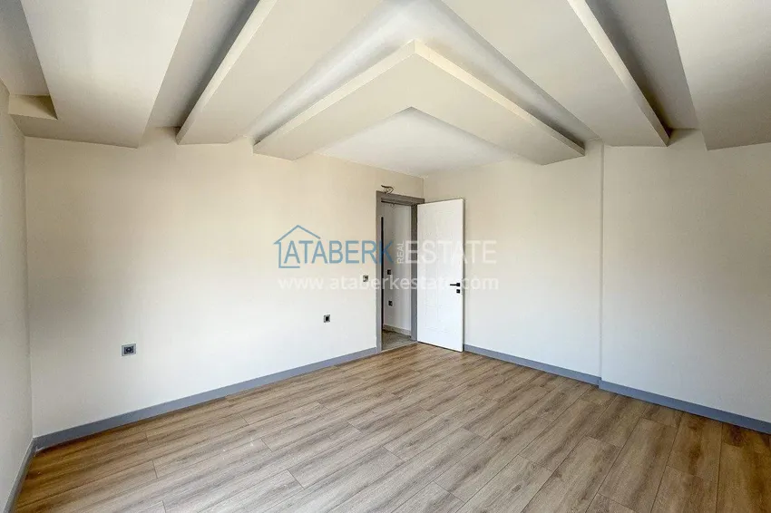 Kupuj Panoramiczny dwupoziomowy penthouse 4+1 w centrum Alanyi — pierwszy nadbrzeżny, odpowiedni dla obywatelstwa 15 