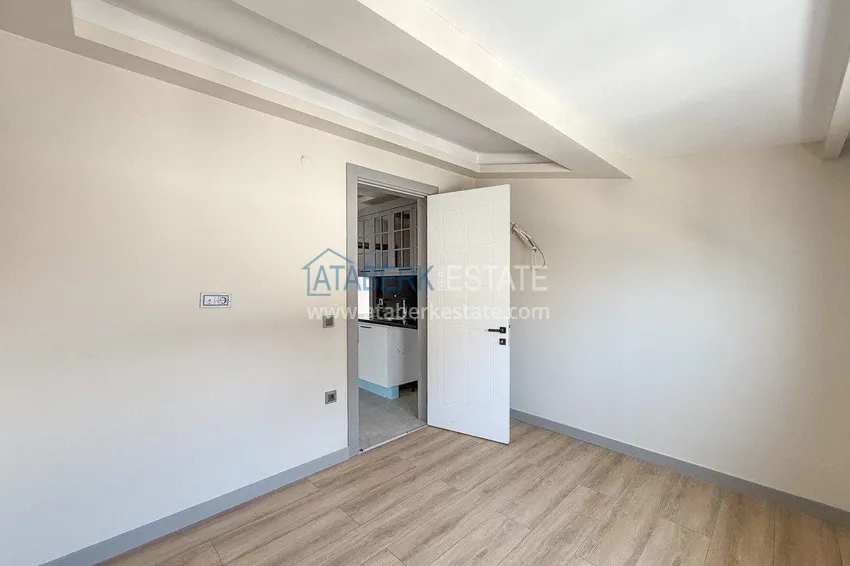 Kupuj Panoramiczny dwupoziomowy penthouse 4+1 w centrum Alanyi — pierwszy nadbrzeżny, odpowiedni dla obywatelstwa 21 
