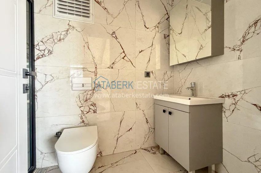 Kupuj Panoramiczny dwupoziomowy penthouse 4+1 w centrum Alanyi — pierwszy nadbrzeżny, odpowiedni dla obywatelstwa 26 