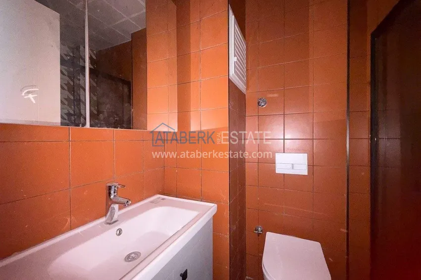 Kupuj Panoramiczny dwupoziomowy penthouse 4+1 w centrum Alanyi — pierwszy nadbrzeżny, odpowiedni dla obywatelstwa 27 