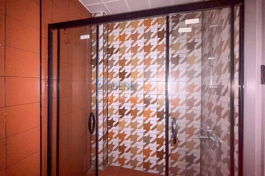 Kupuj Panoramiczny dwupoziomowy penthouse 4+1 w centrum Alanyi — pierwszy nadbrzeżny, odpowiedni dla obywatelstwa 28 
