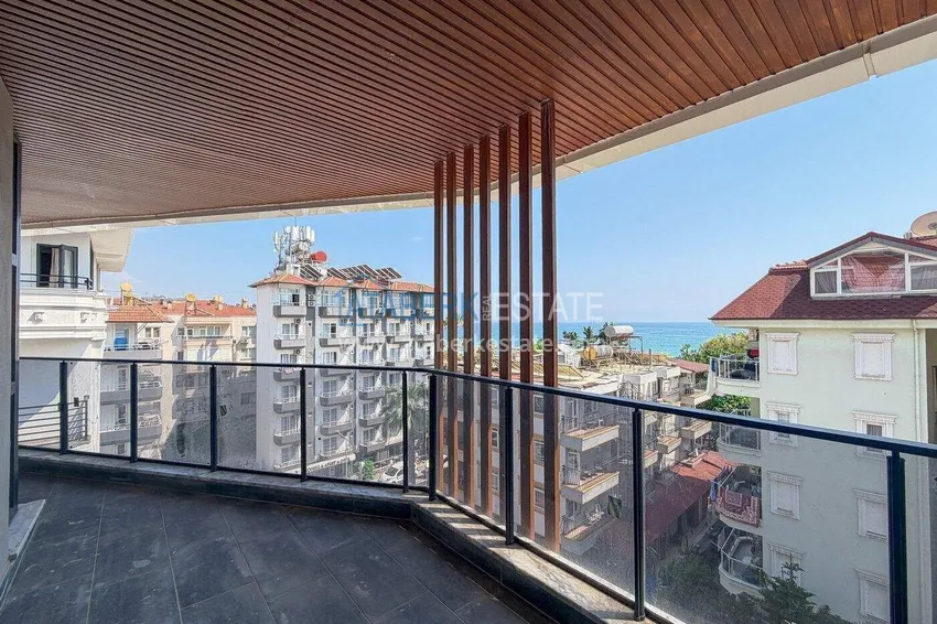 Kupuj Panoramiczny dwupoziomowy penthouse 4+1 w centrum Alanyi — pierwszy nadbrzeżny, odpowiedni dla obywatelstwa 30 