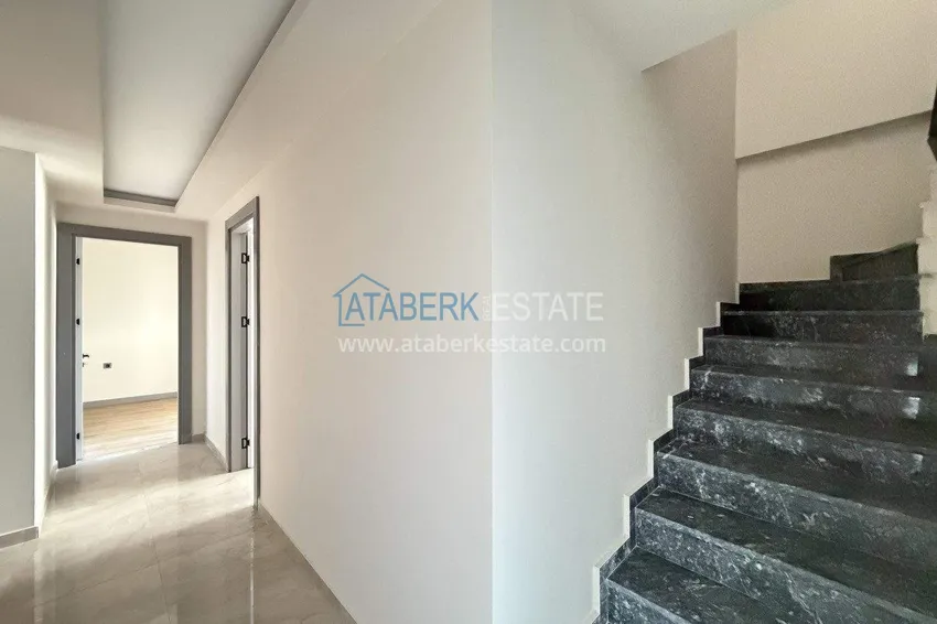 Kupuj Panoramiczny dwupoziomowy penthouse 4+1 w centrum Alanyi — pierwszy nadbrzeżny, odpowiedni dla obywatelstwa 3 