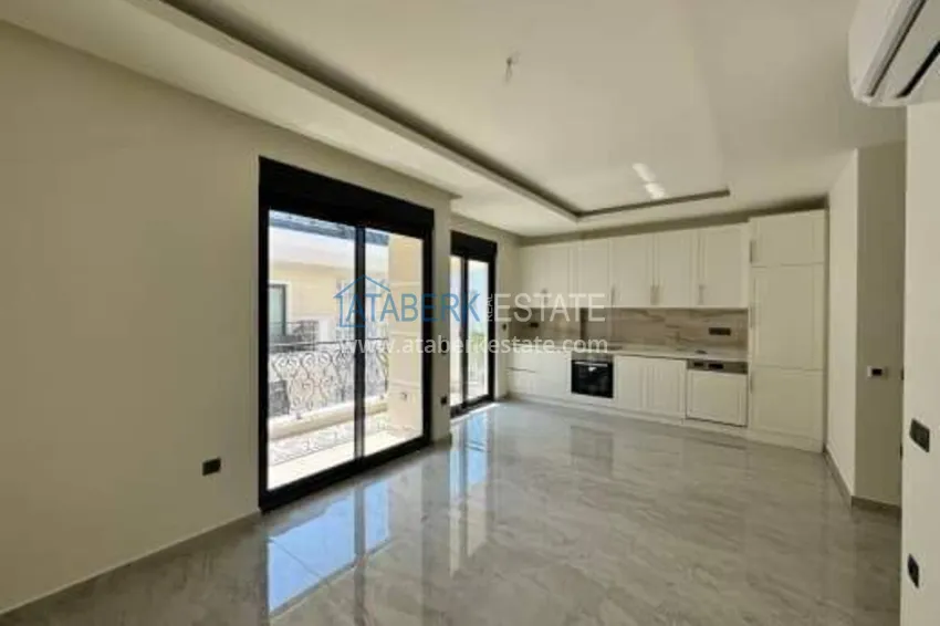 Kupuj 2+1 duplex w centrum Alanyi, plaża Kleopatra — kompleks z licencją wynajmu 3 