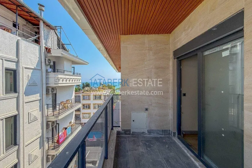 Kupuj Panoramiczny dwupoziomowy penthouse 4+1 w centrum Alanyi — pierwszy nadbrzeżny, odpowiedni dla obywatelstwa 32 