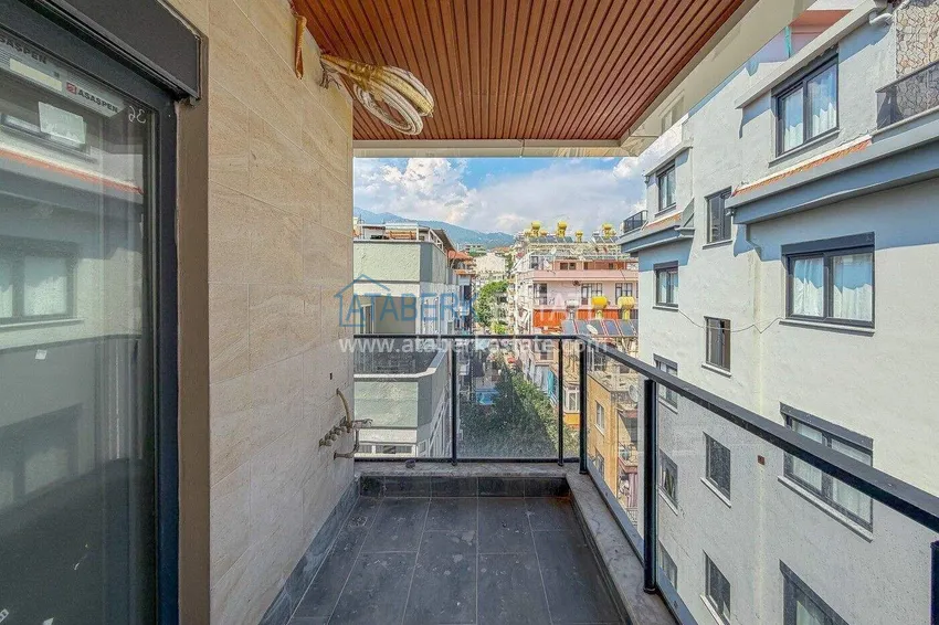 Kupuj Panoramiczny dwupoziomowy penthouse 4+1 w centrum Alanyi — pierwszy nadbrzeżny, odpowiedni dla obywatelstwa 33 