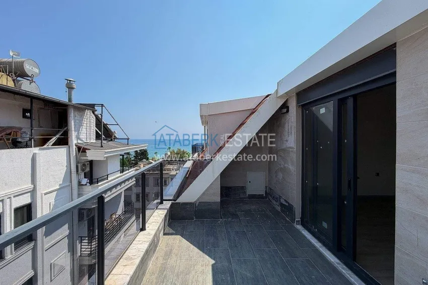 Kupuj Panoramiczny dwupoziomowy penthouse 4+1 w centrum Alanyi — pierwszy nadbrzeżny, odpowiedni dla obywatelstwa 37 