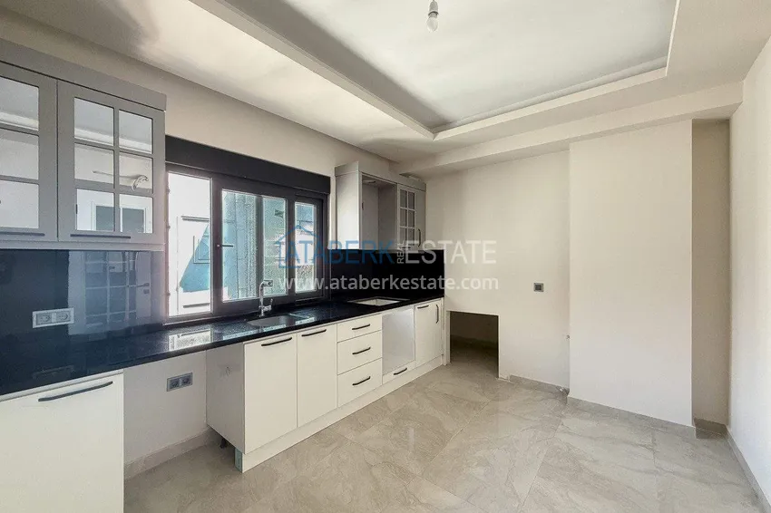 Kupuj Panoramiczny dwupoziomowy penthouse 4+1 w centrum Alanyi — pierwszy nadbrzeżny, odpowiedni dla obywatelstwa 4 