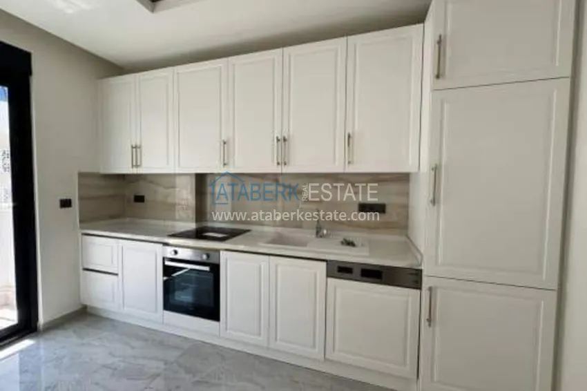 Kupuj 2+1 duplex w centrum Alanyi, plaża Kleopatra — kompleks z licencją wynajmu 4 