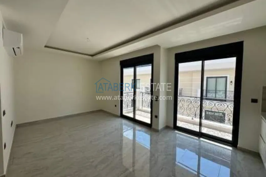 Kupuj 2+1 duplex w centrum Alanyi, plaża Kleopatra — kompleks z licencją wynajmu 5 