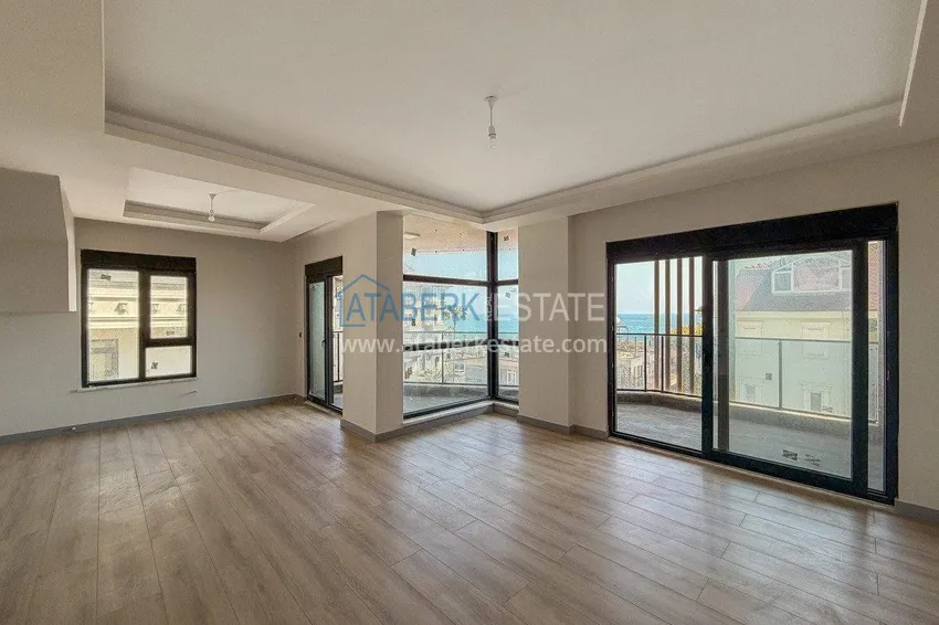 Kupuj Panoramiczny dwupoziomowy penthouse 4+1 w centrum Alanyi — pierwszy nadbrzeżny, odpowiedni dla obywatelstwa 7 