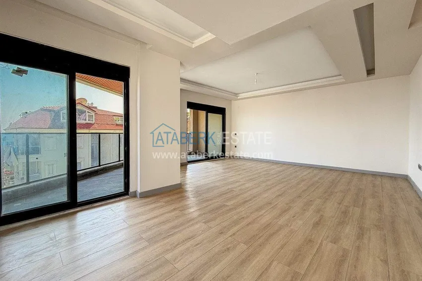 Kupuj Panoramiczny dwupoziomowy penthouse 4+1 w centrum Alanyi — pierwszy nadbrzeżny, odpowiedni dla obywatelstwa 8 