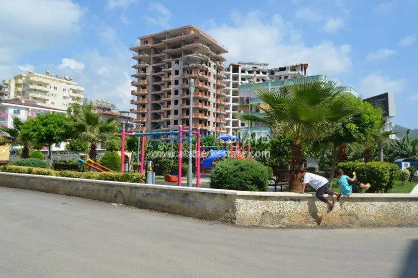 Mieszkanie do wynajęcia zaledwie 150 metrów od morza w centrum popularnej dzielnicy Alanya 16 
