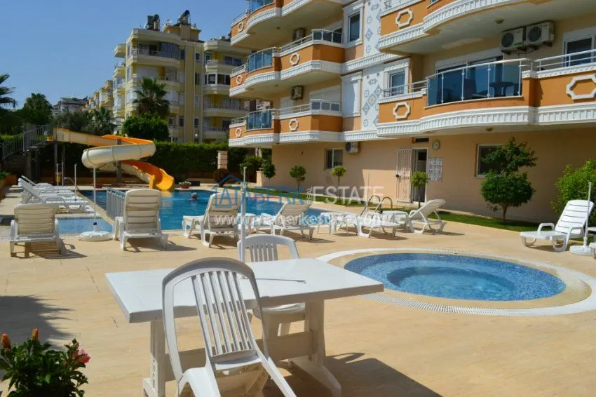 Mieszkanie do wynajęcia zaledwie 150 metrów od morza w centrum popularnej dzielnicy Alanya 18 