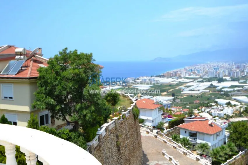 Mieszkanie do wynajęcia zaledwie 150 metrów od morza w centrum popularnej dzielnicy Alanya 36 